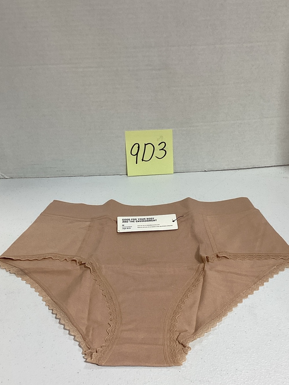 Seamless High-Waist Briefs in Beige